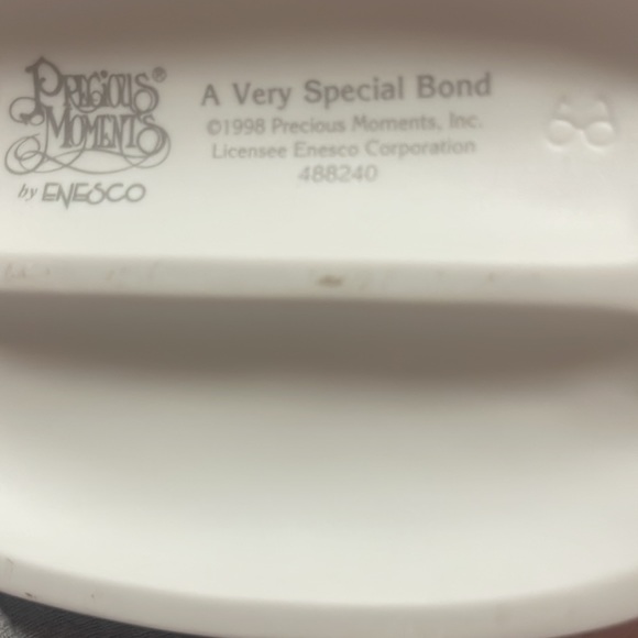 Precious Moments: "A Very Special Bond" - Picture 4 of 4